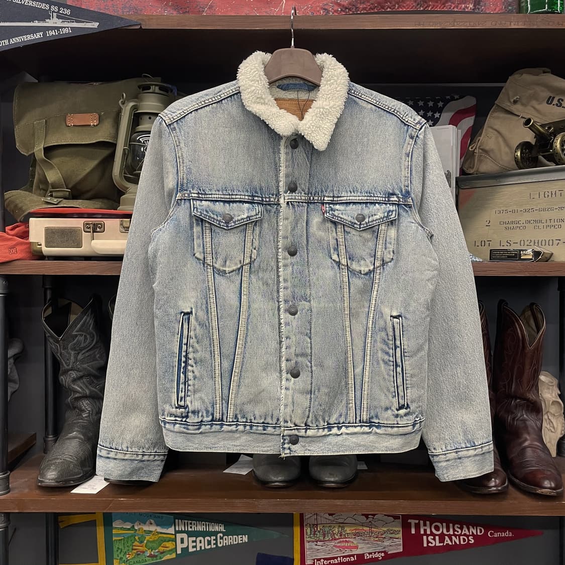 리바이스 타입 3 쉐르파 연청 데님 트러커 자켓 상품이미지1