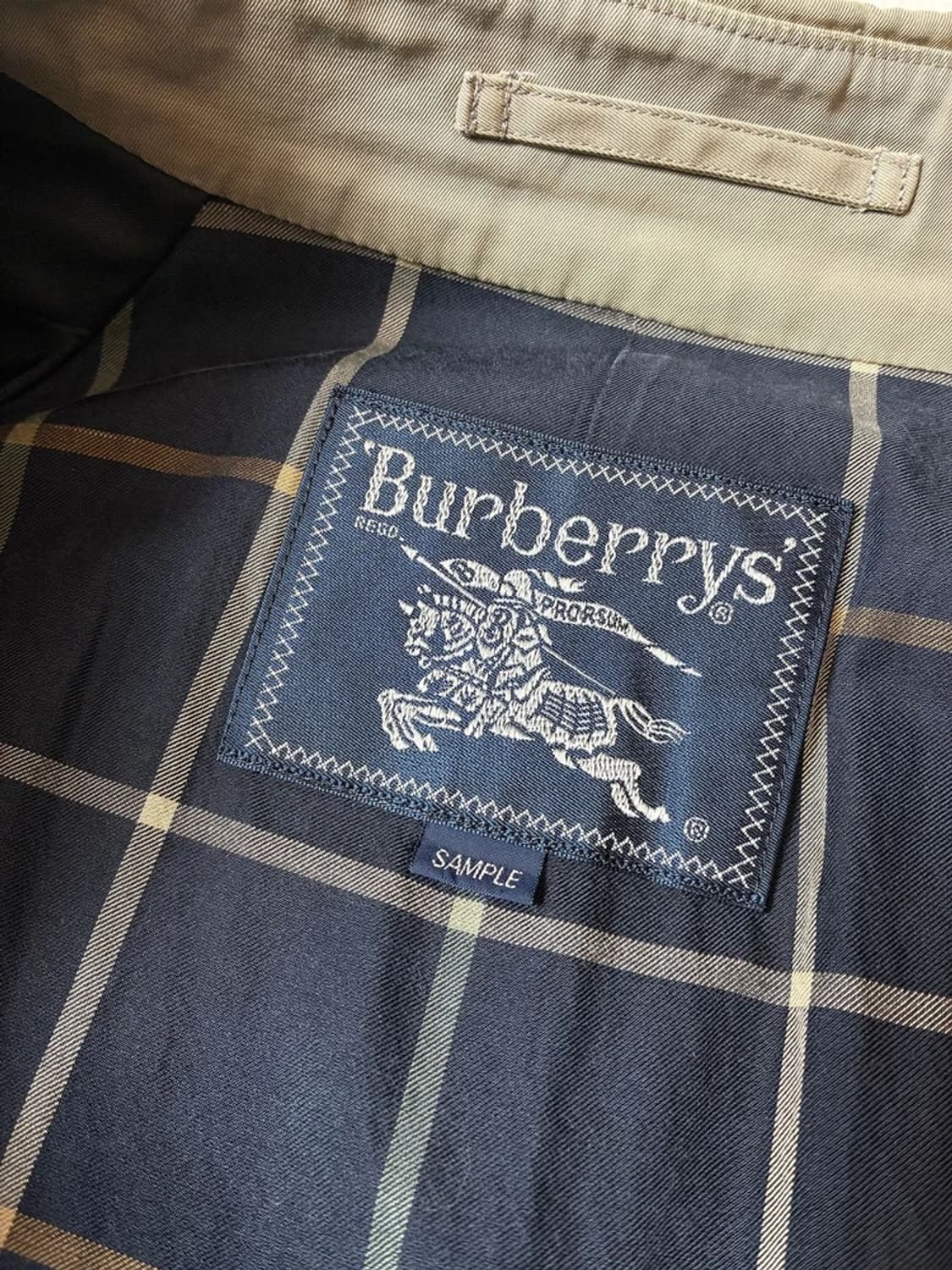 버버리 90's 싱글 시그니처 트렌치 코트 PN7541 상품이미지9