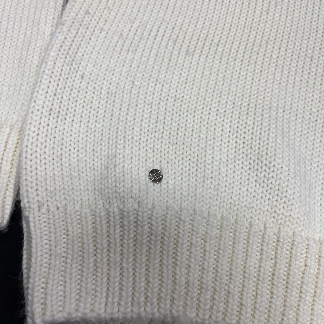 FREE 위메농 OUI MAIS NON 아이보리 로웰 알파카 브이넥 니트 상품이미지3