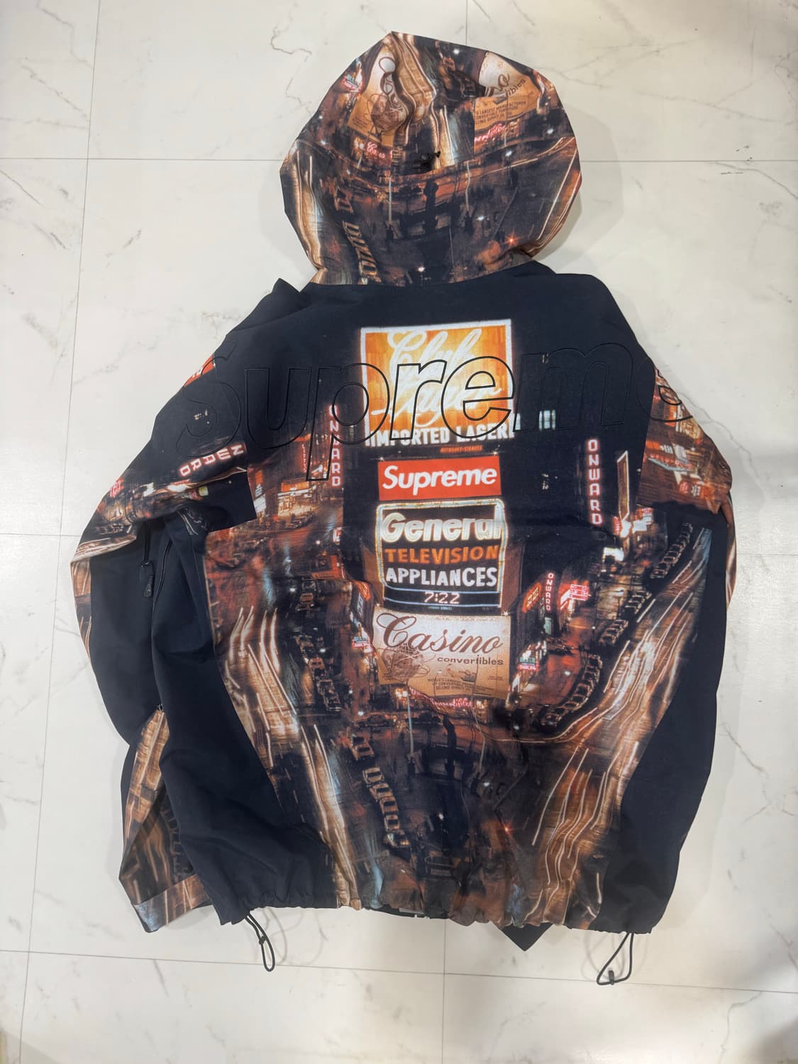 슈프림 x 노스페이스 콜라보 타임스퀘어 자켓 상품이미지2