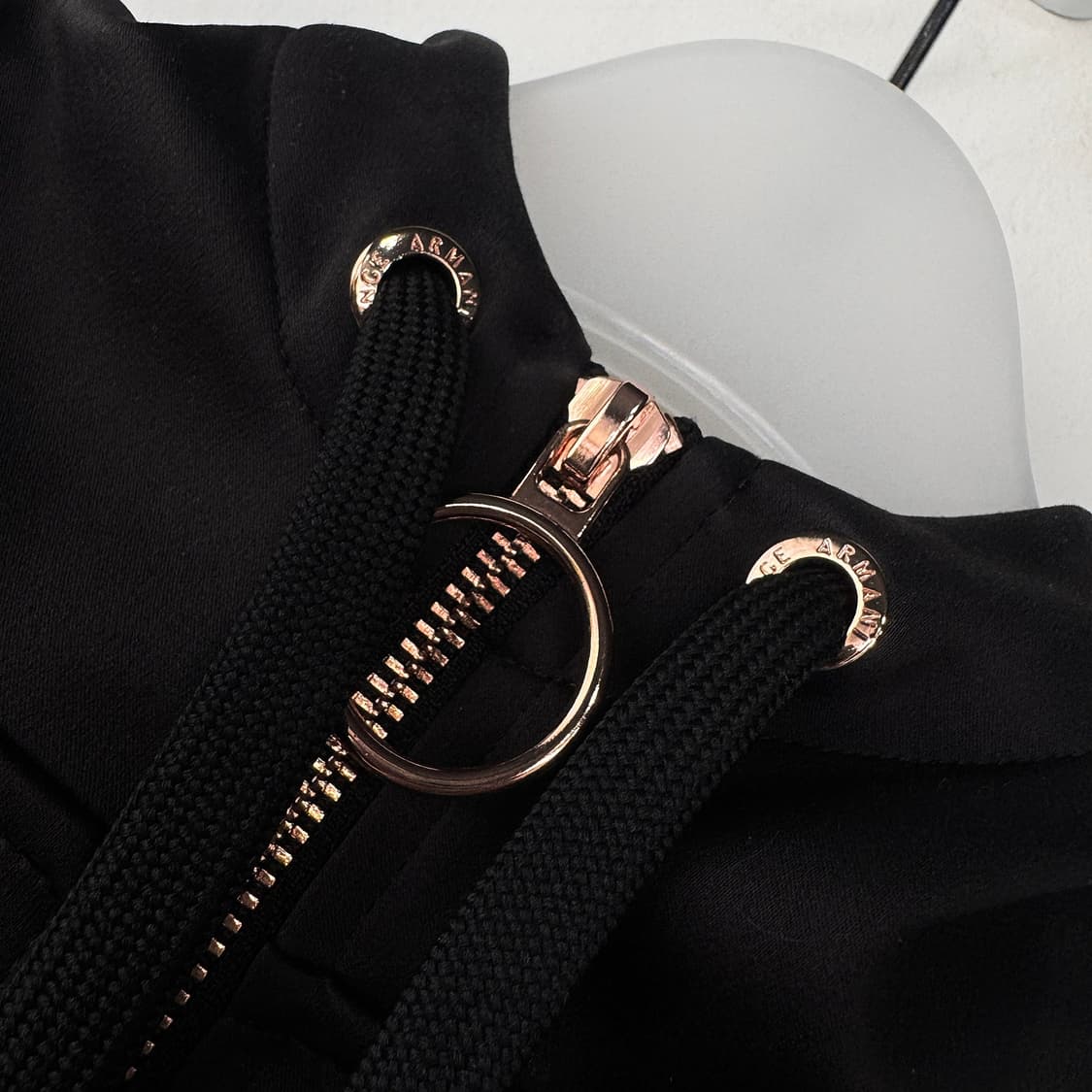 알마니 하프 집업 로고 스트링 후디 상품이미지2