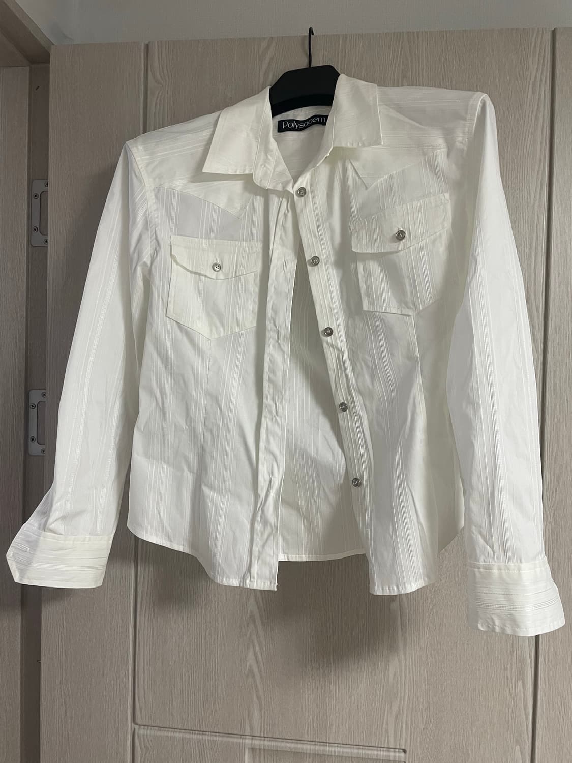 폴리수엠 화이트 셔츠 상품이미지2