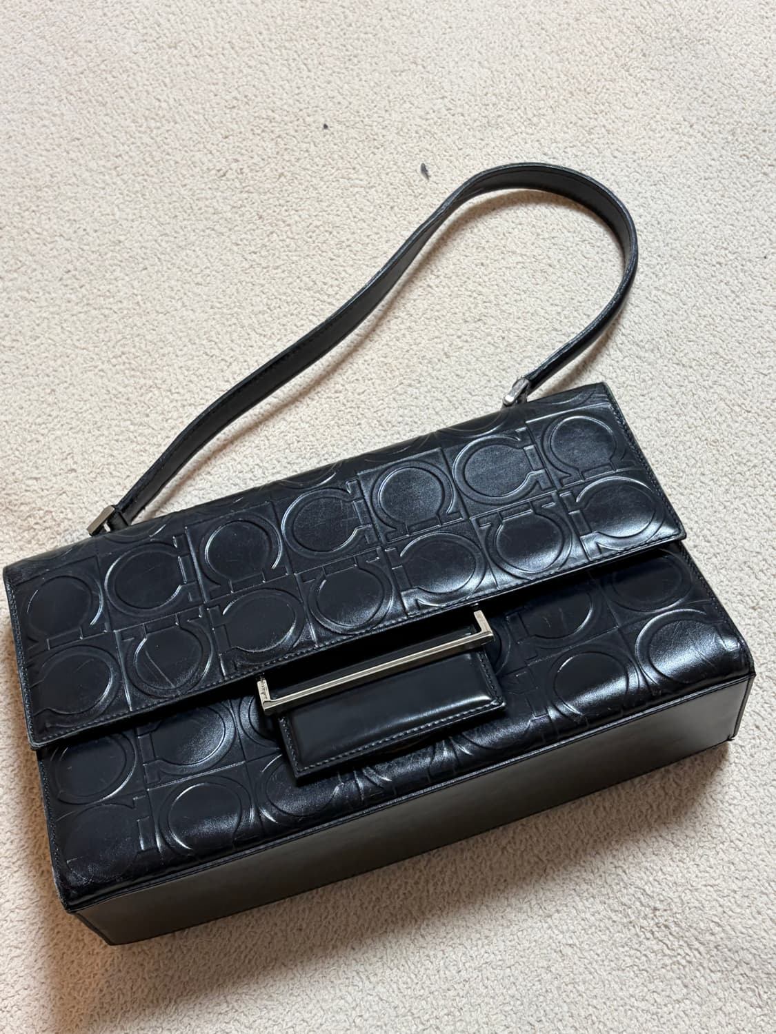 페레가모 간치니 숄더백 블랙 (빈티지) 상품이미지1