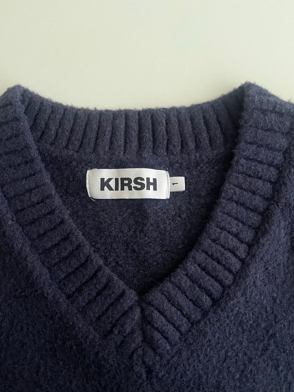 1) 키르시 오버핏 부클 니트 베스트 네이비 상품이미지4