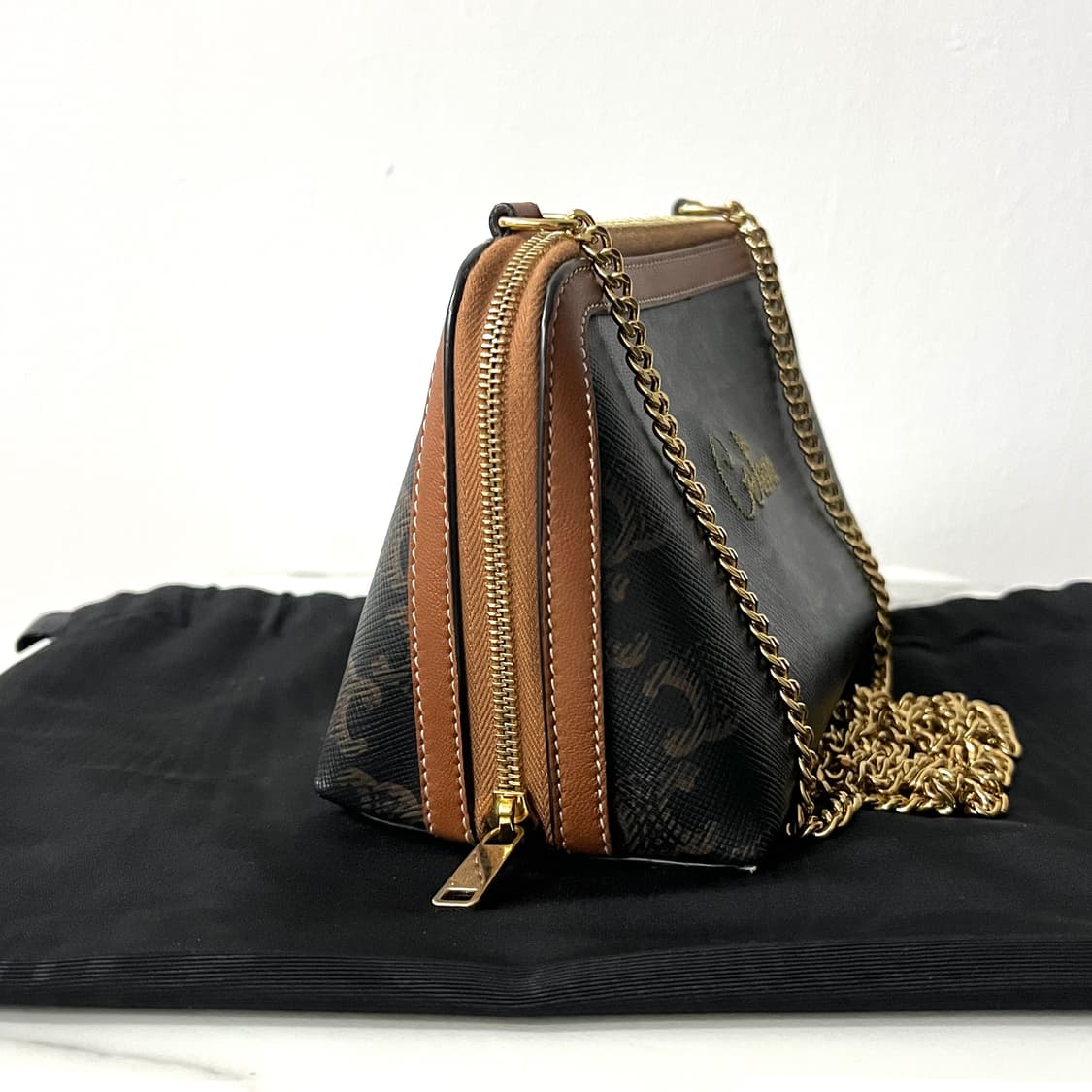 셀린느 트리옹프 자수 로고 체인 클러치 가방 크로스백 상품이미지4