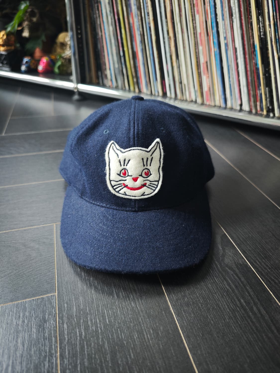 이벳필드 고양이 자수 울캡 상품이미지1