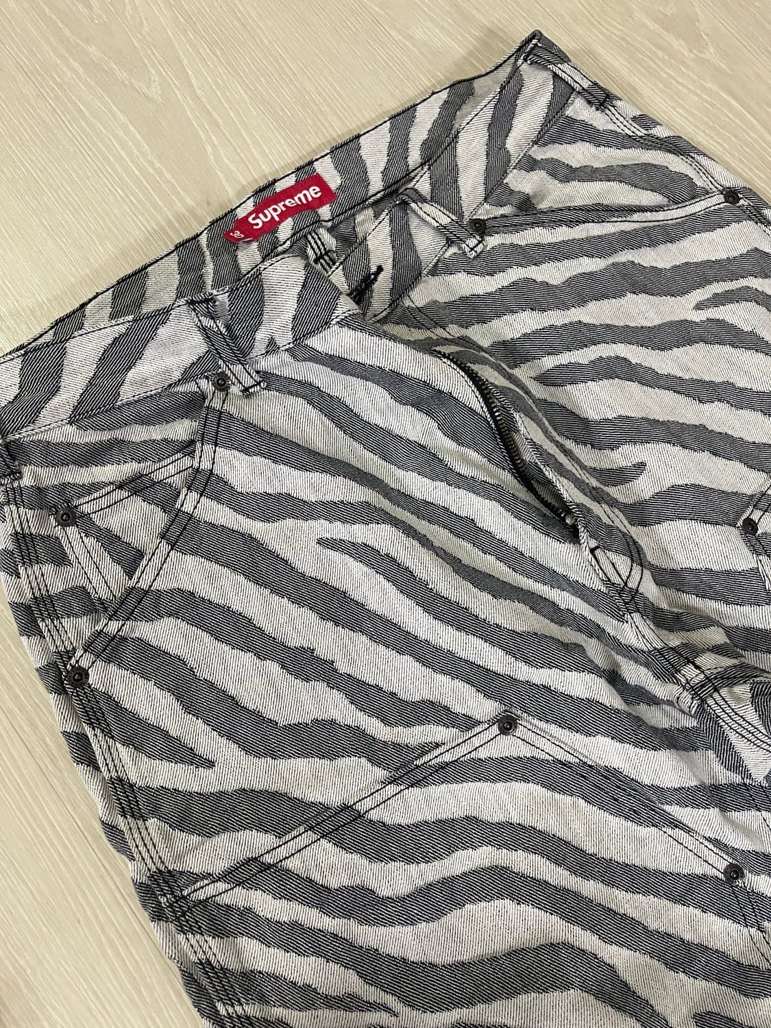 슈프림 더블 니 페인터 팬츠 지브라 - 24SS 팝니다 상품이미지1