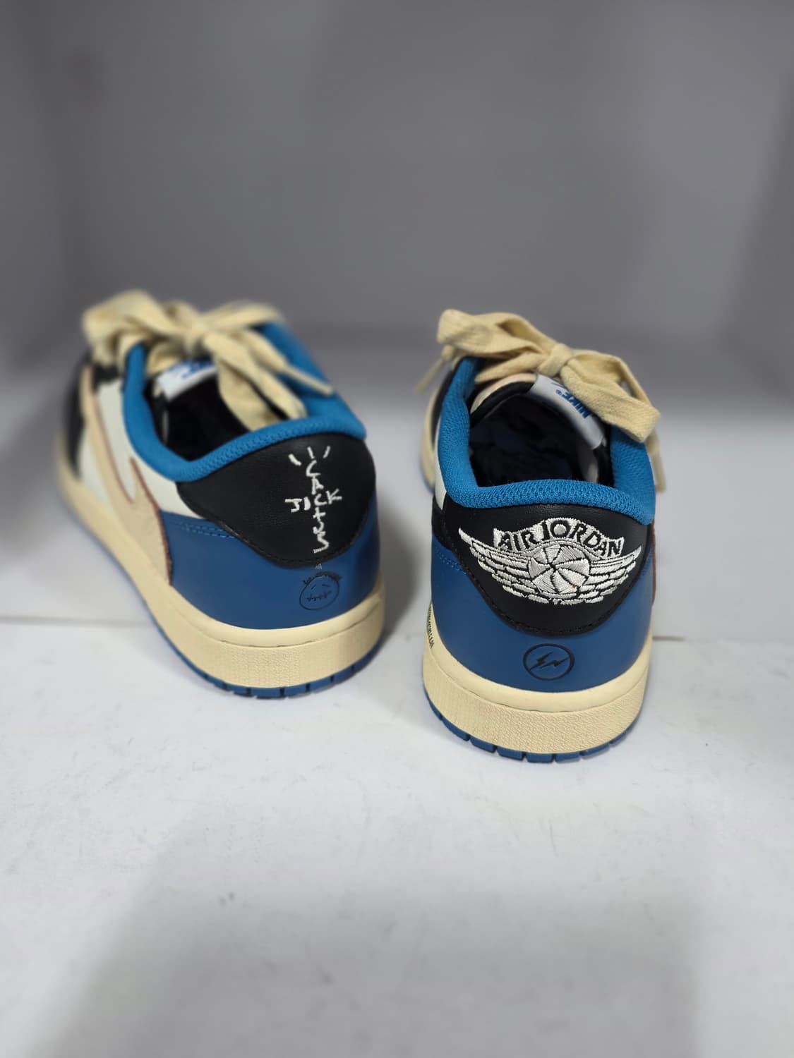  조던 1 로우 x 트래비스 스캇 x 프라그먼트 상품이미지3