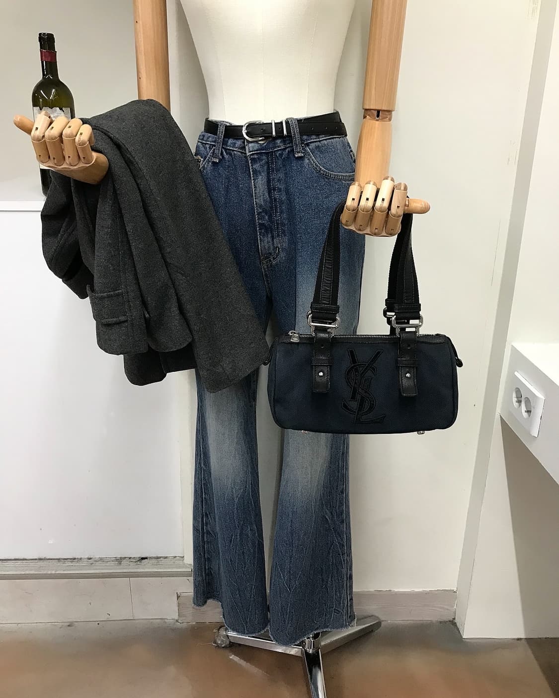 입생로랑 빅로고 미니 토트백 가방 상품이미지9