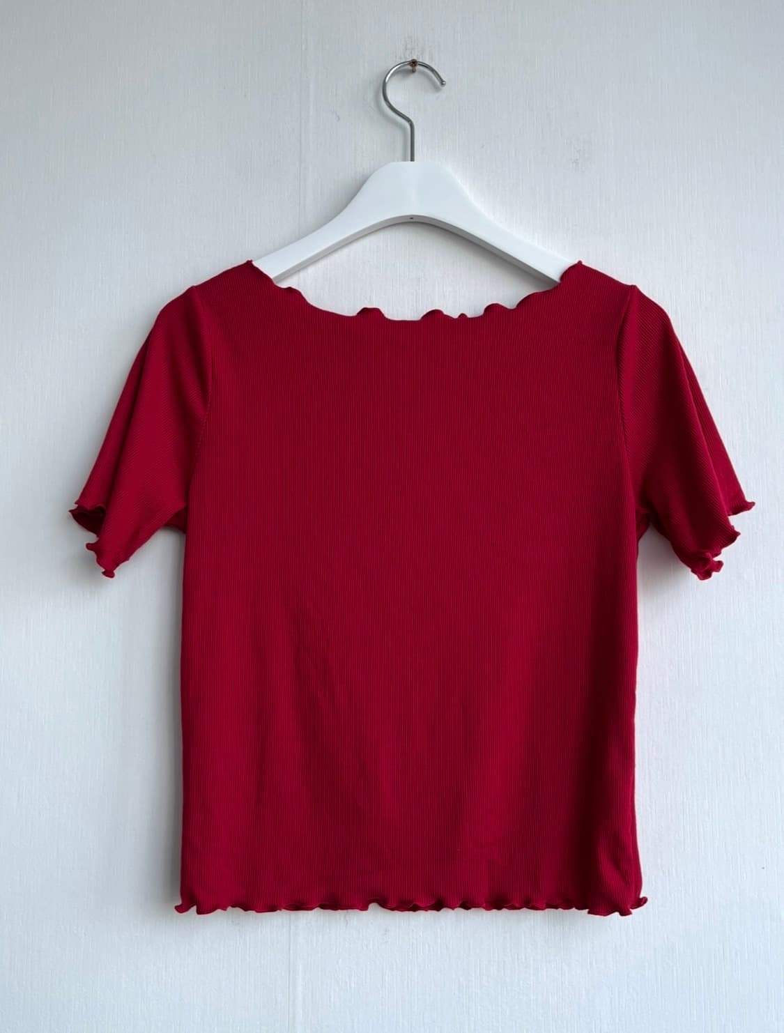 NICE CLAUP 레드 큐빅 로고 프릴 티 상품이미지5