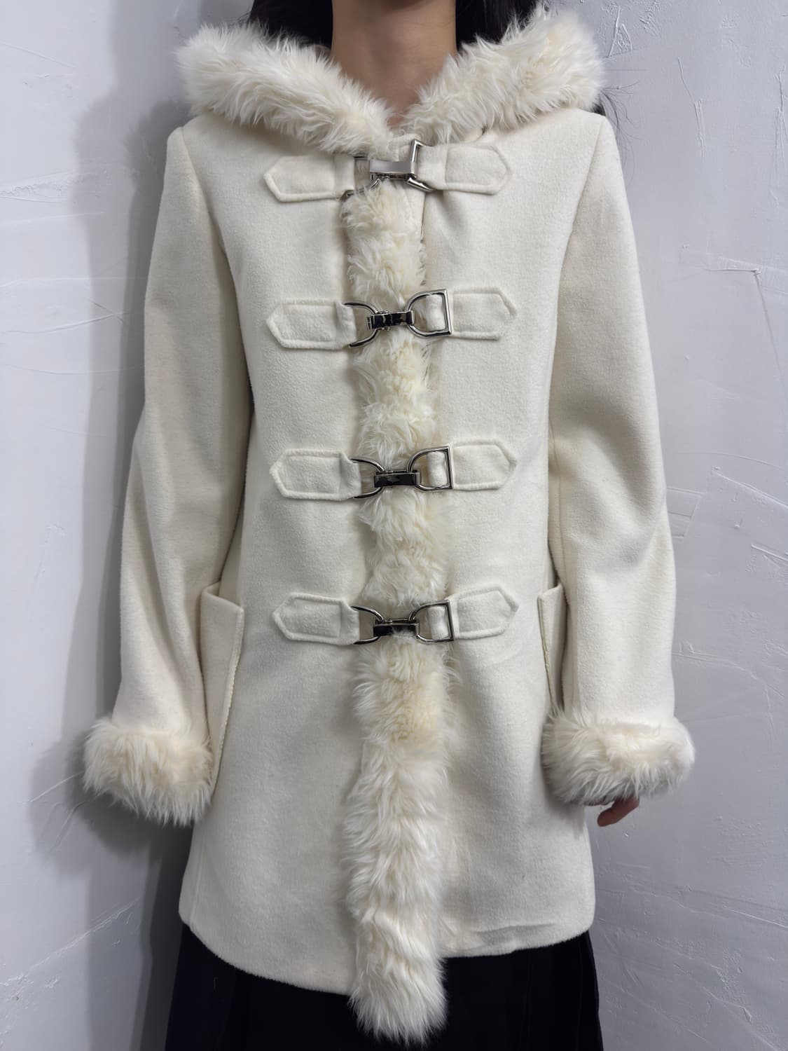 white fur hood buckle coat 상품이미지1