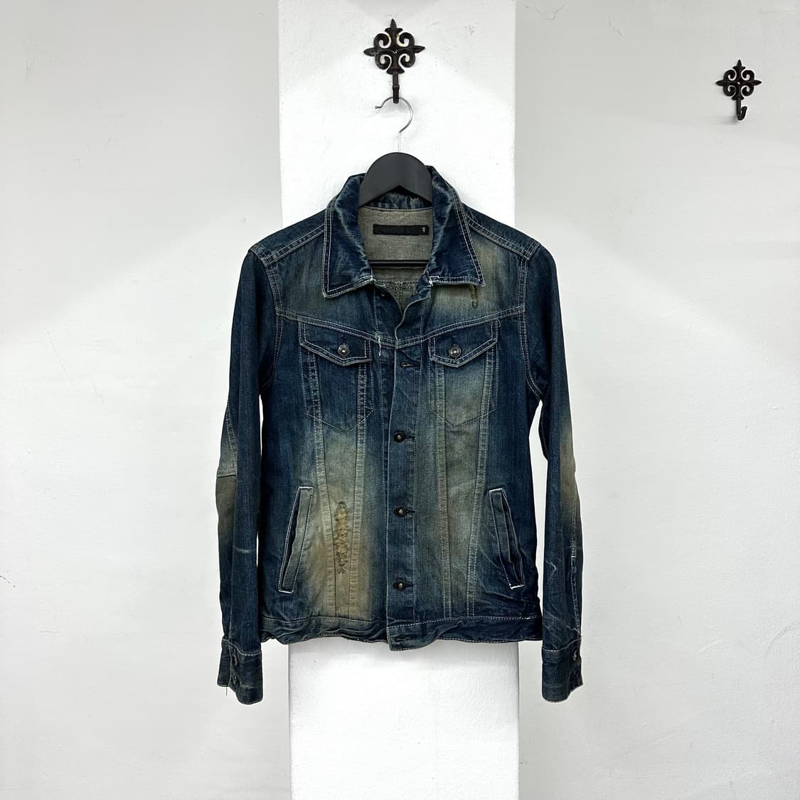 Fuga distressed washed denim jacket 상품이미지3