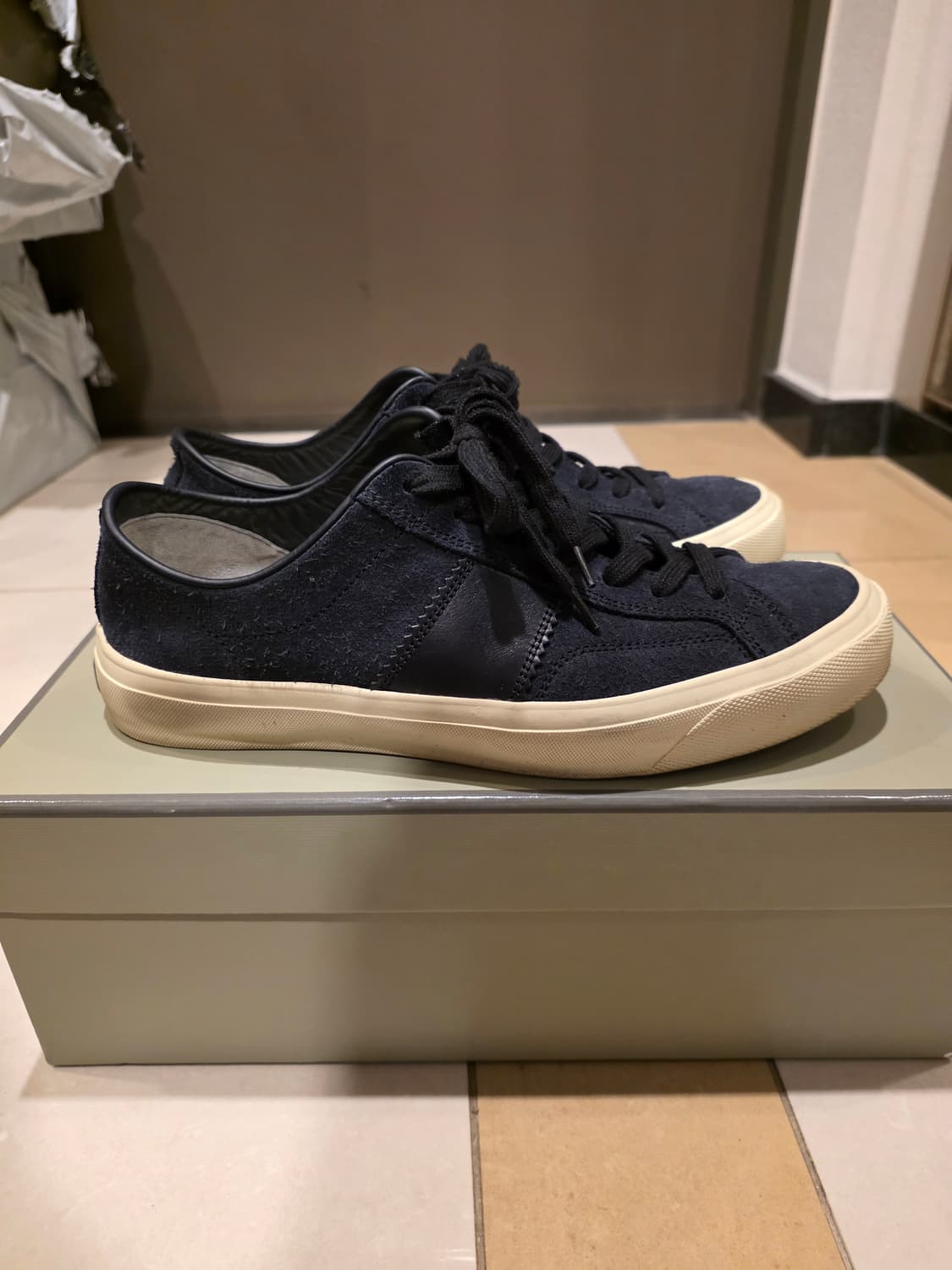 톰포드 스웨이드 캠브리지 스니커즈 네이비 상품이미지2