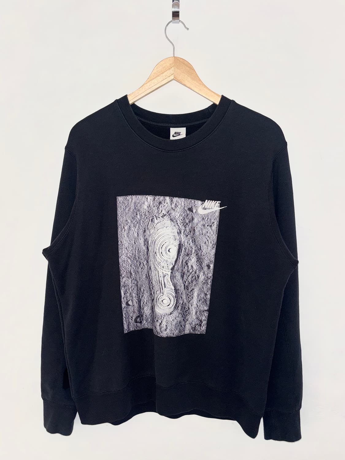 NIKE 그래픽 스웻셔츠 / Black 상품이미지1