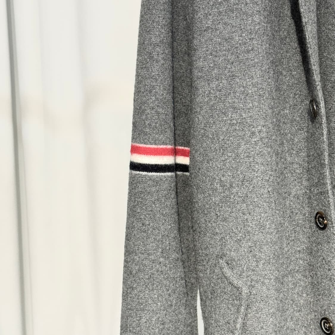 [새상품/4] 25fw 톰브라운 RWB 밀라노 스티치 암밴드 니트 코트  상품이미지2