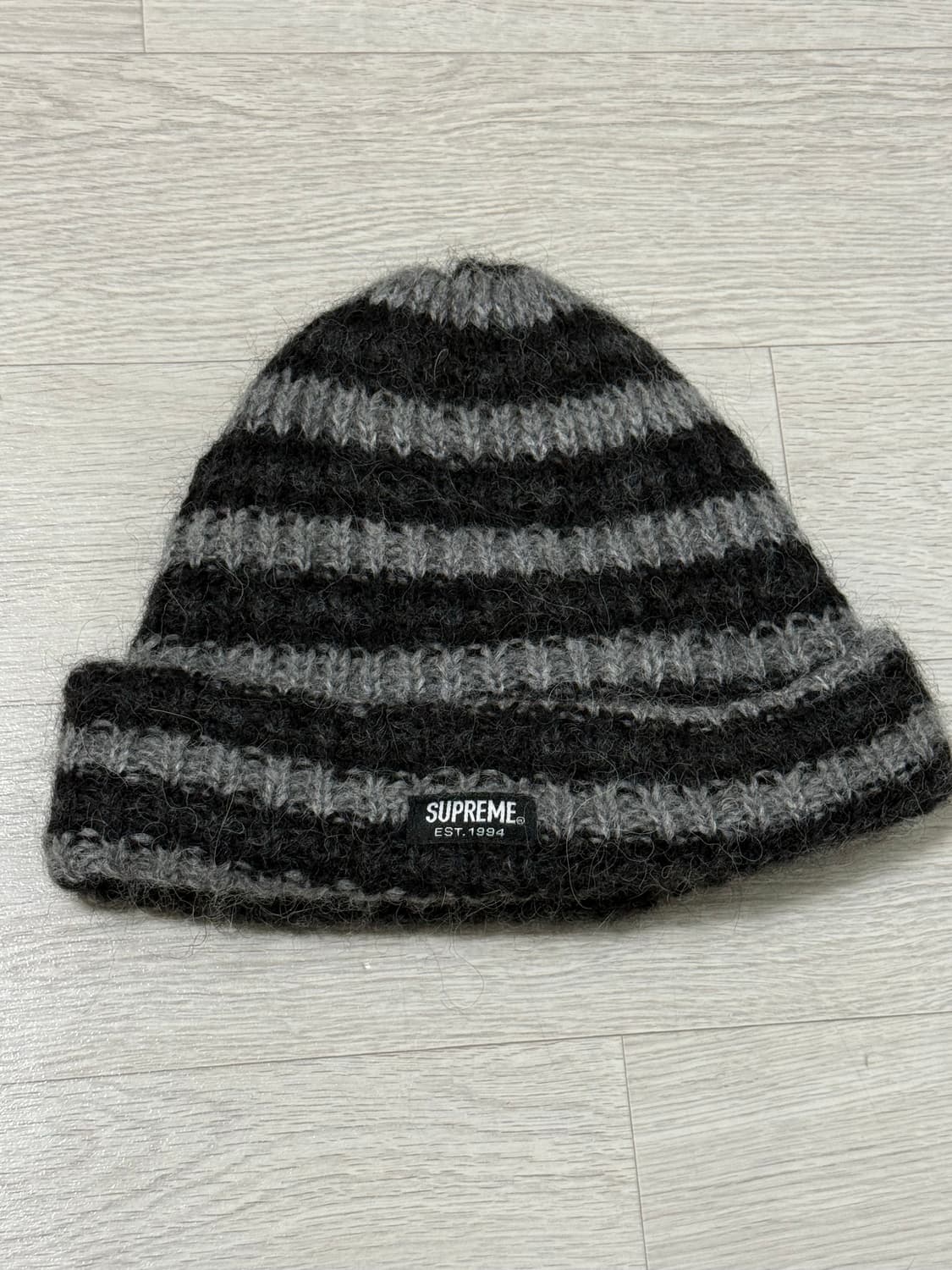 슈프림 루즈 스트라이프 비니 블랙 23FW 상품이미지2