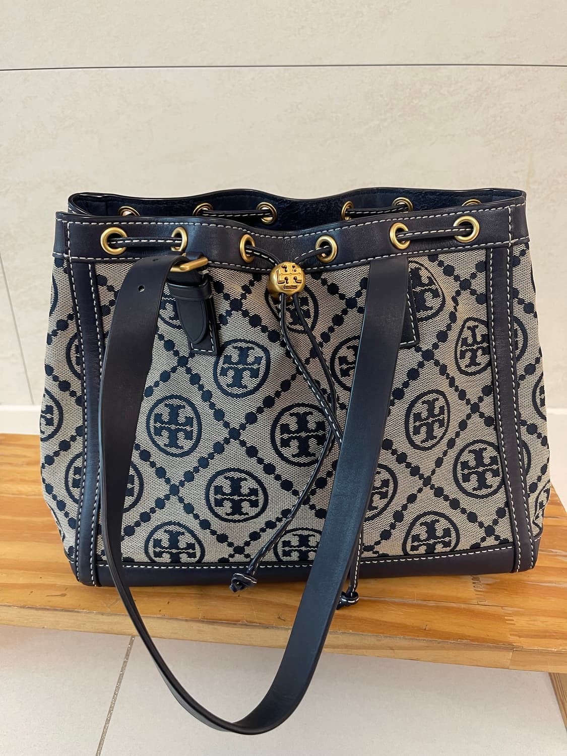 토리버치 T 모노그램 자카드 스몰 토트백 네이비 81803 상품이미지4