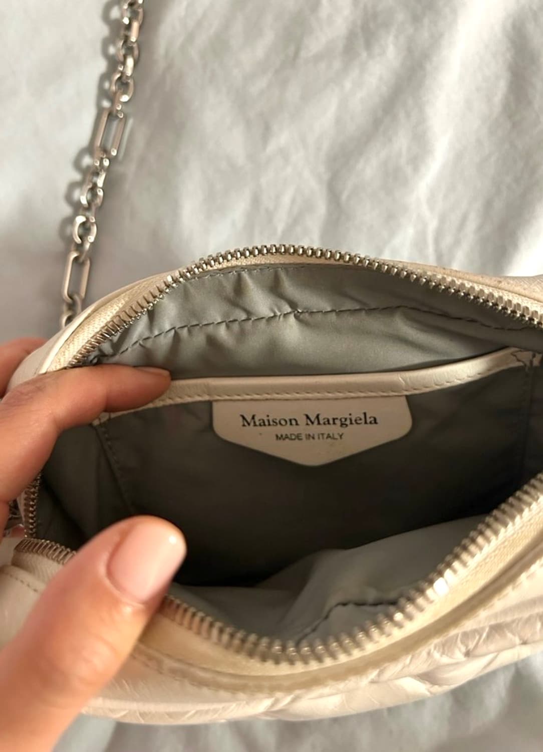 마르지엘라 화이트 글램 크로스백 상품이미지4