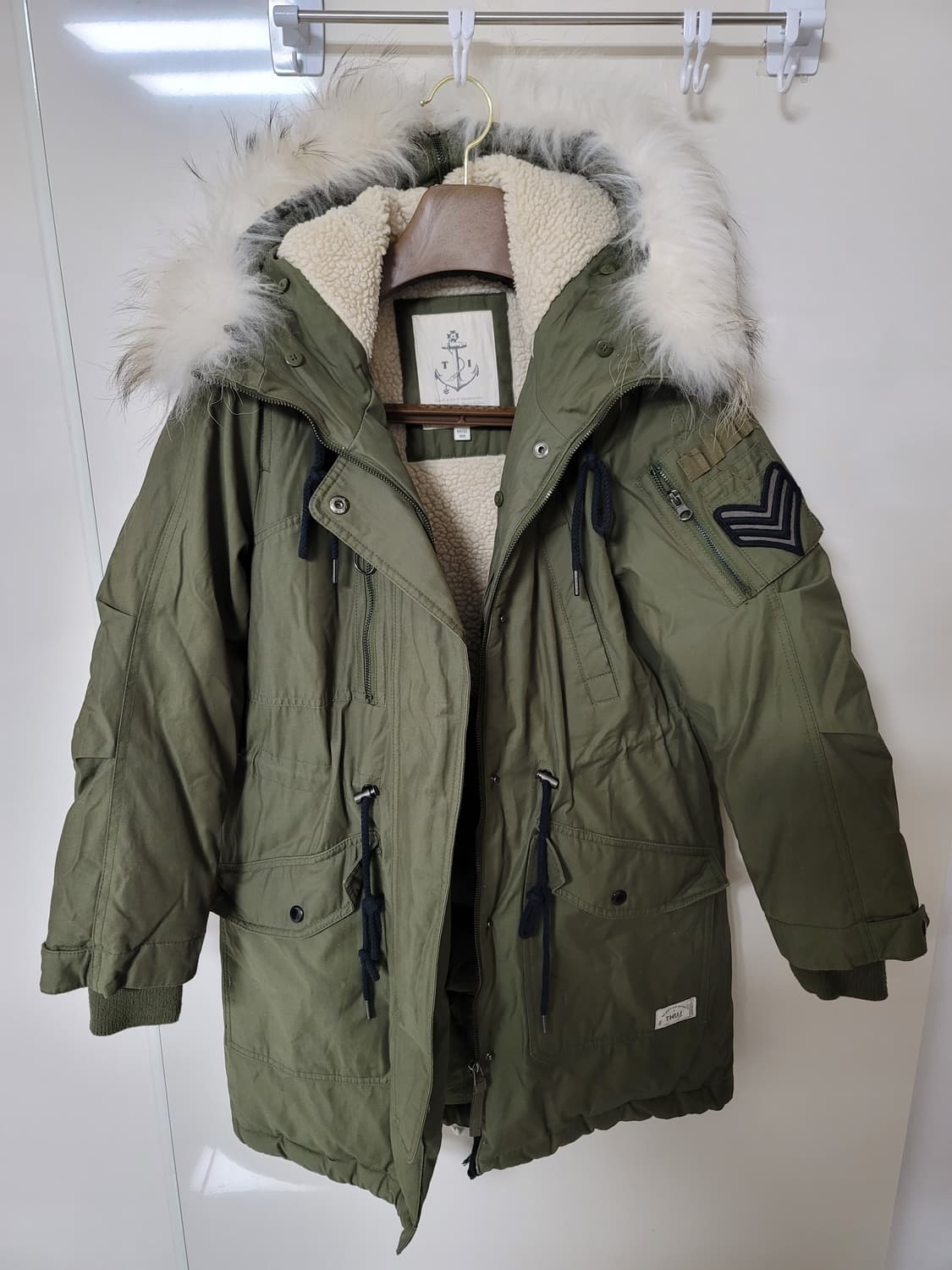 썰스데이아일랜드 덕다운 라쿤퍼 야상 85사이즈 상태굿

 상품이미지1