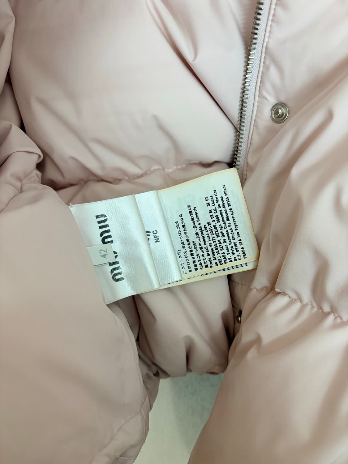 미우미우 숏 크롭 패딩 42 상품이미지3