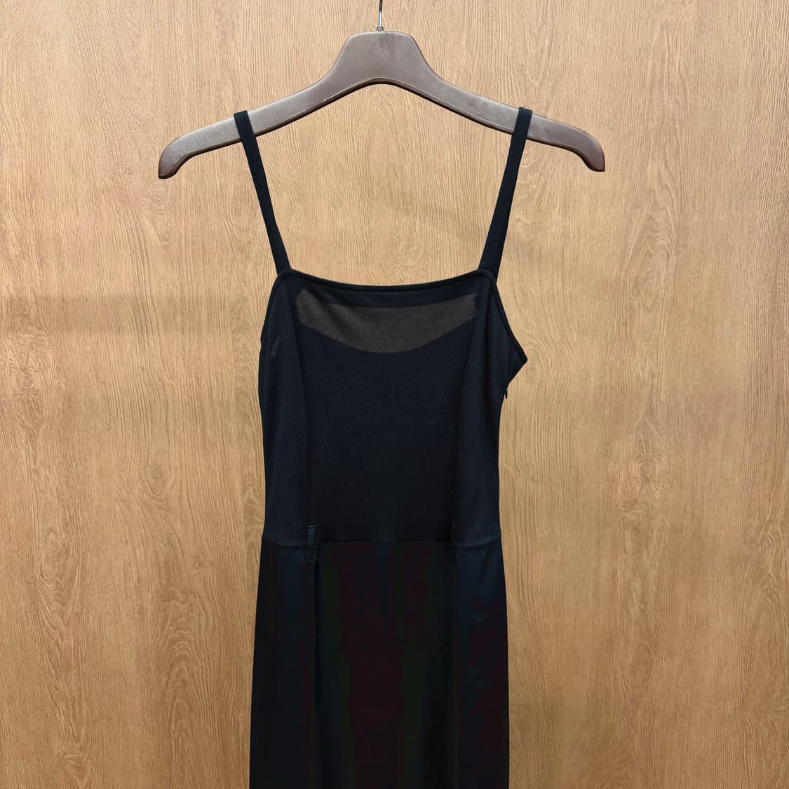 펜디 슬리브리스 롱 원피스 하프 시스루 A라인 벨트 루프 디테일 블랙 상품이미지4