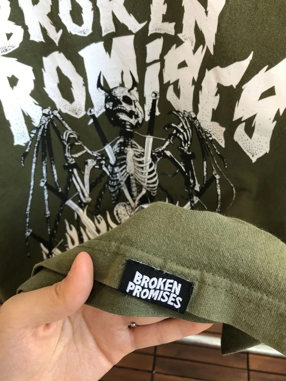 Broken Promises Skeleton Graphic Tee 상품이미지8