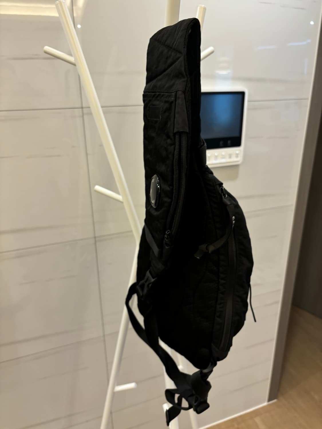 cp company 씨지컴퍼니나일론 B 크로스바디 렌즈 크로스백 - 블랙 상품이미지3