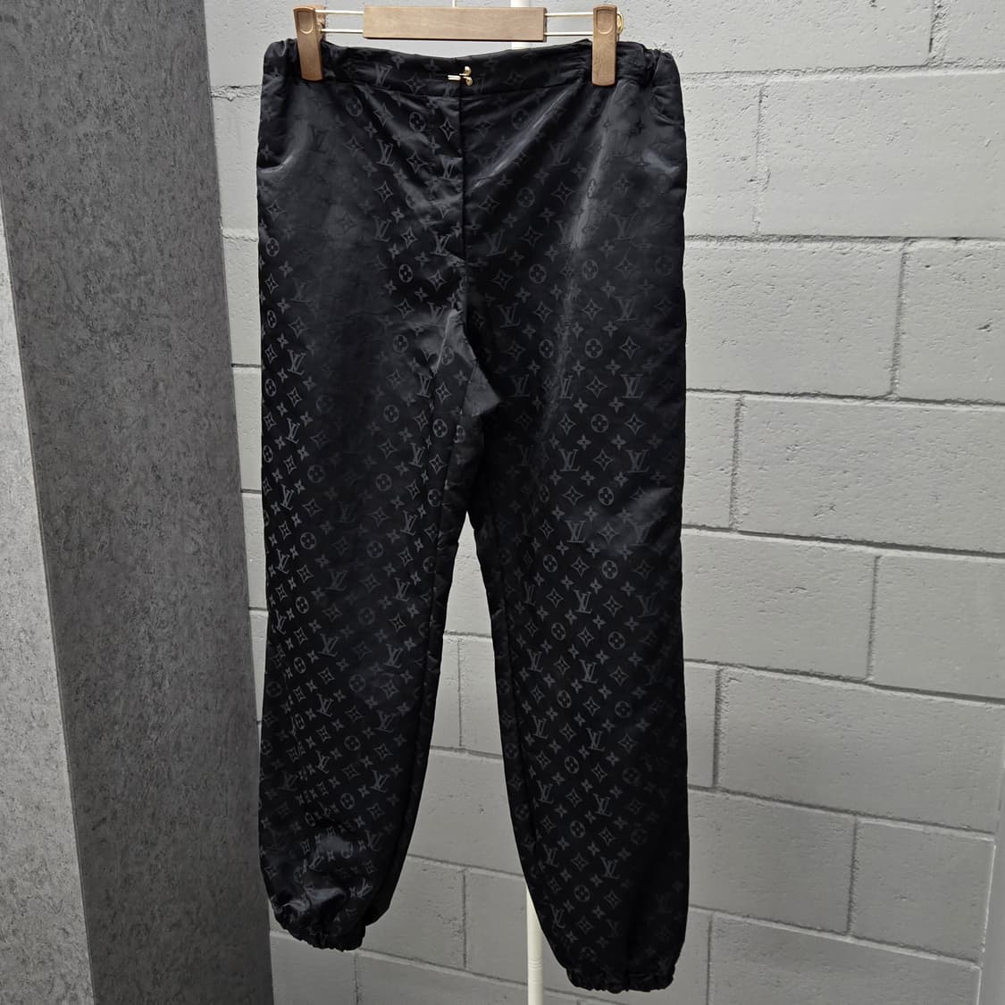 백화점판 / 루이비통 LV 모노그램 샤이니 바람막이 조거팬츠 셋업 상품이미지7