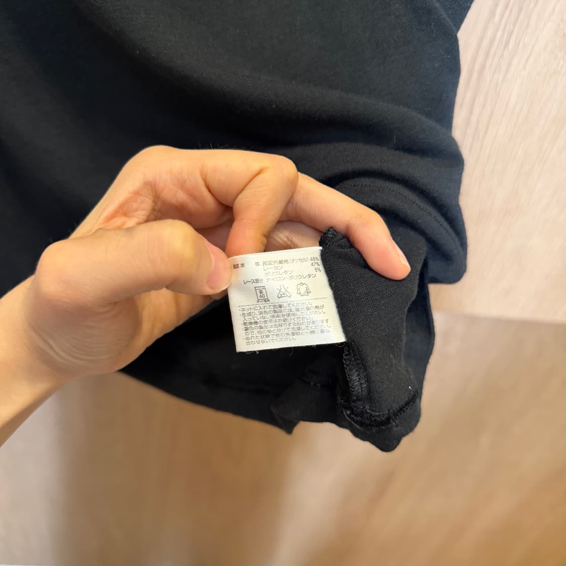 빈티지 라운드넥 반팔 티셔츠 퍼플 배색 트리밍 디테일 슬림핏 블랙 상품이미지5