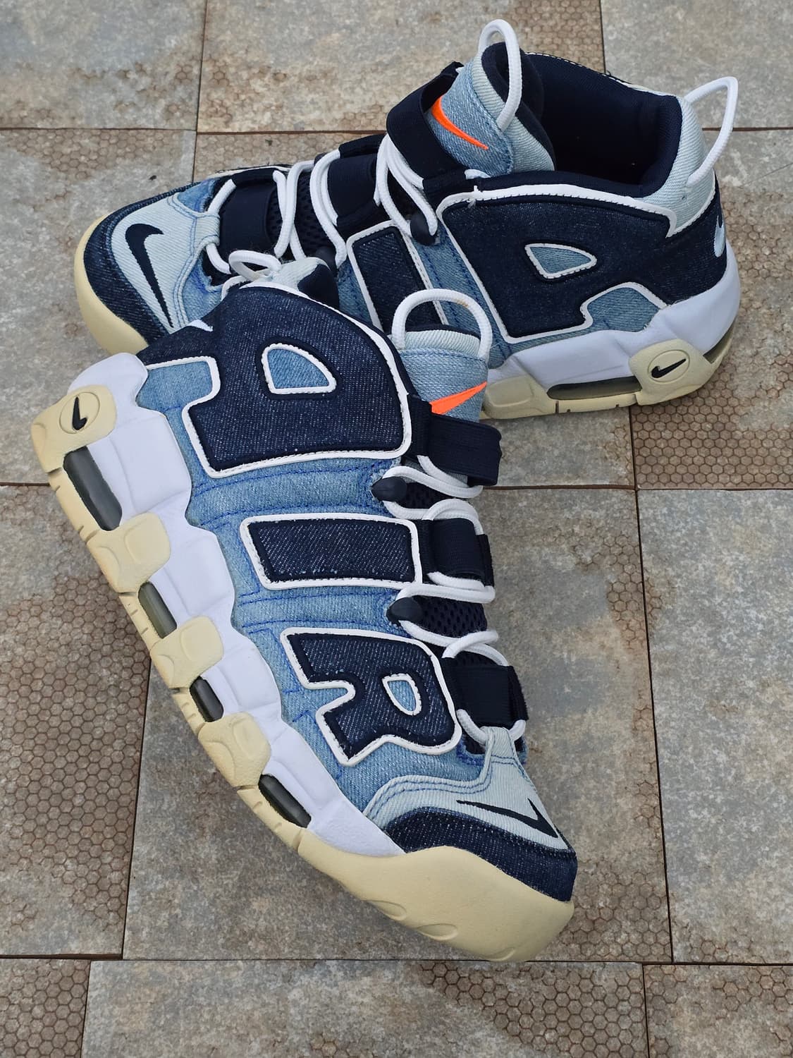 (260)나이키 에어 모어 업템포 96 데님 상품이미지6