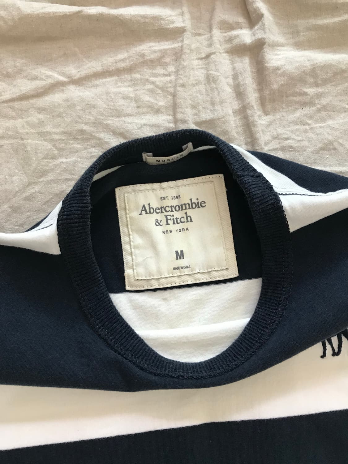 아베크롬비 산양 로고 단가라 반팔티 상품이미지6