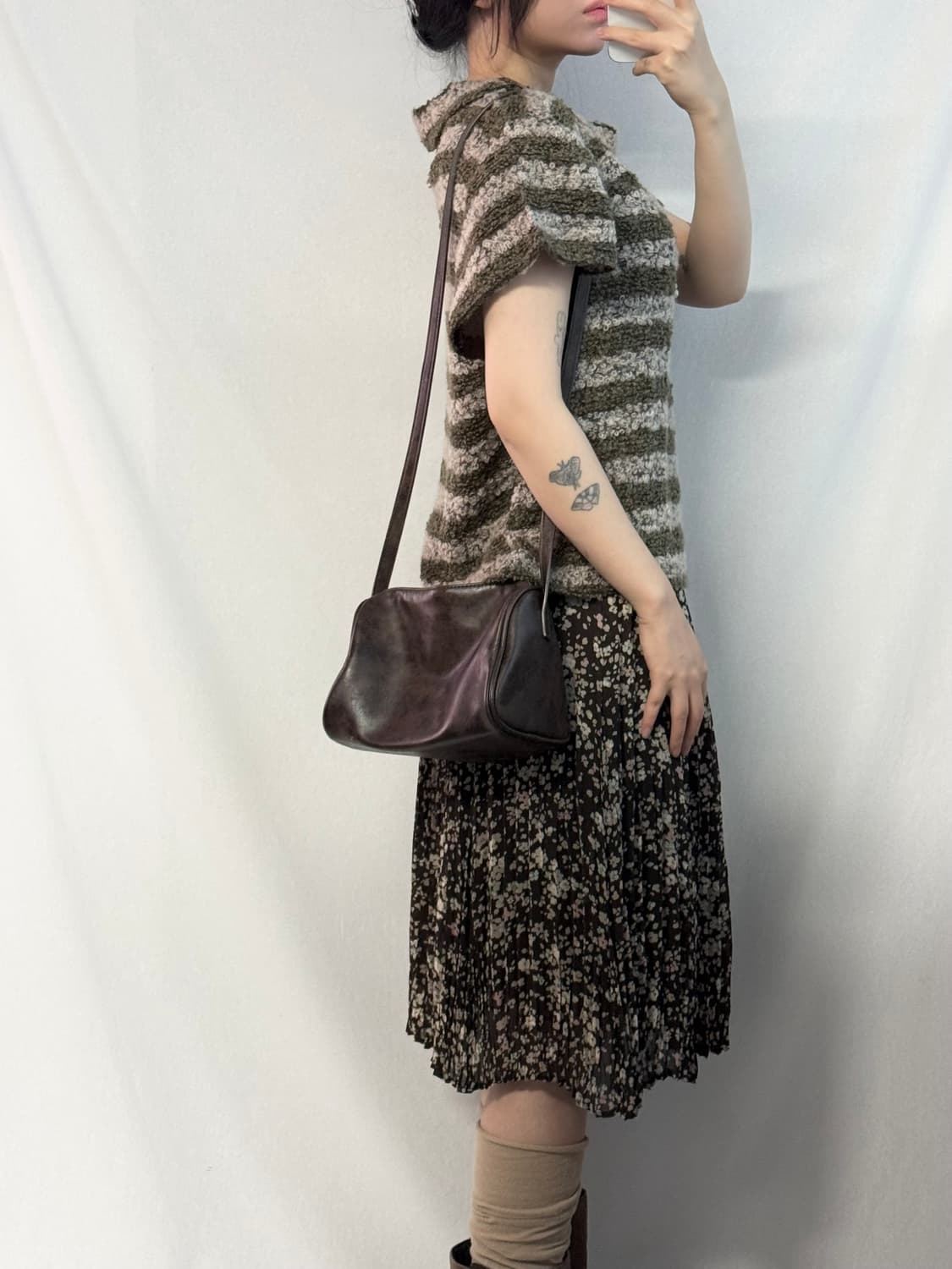 부클 폴딩 넥 스트라이프 패턴 탑 상품이미지4