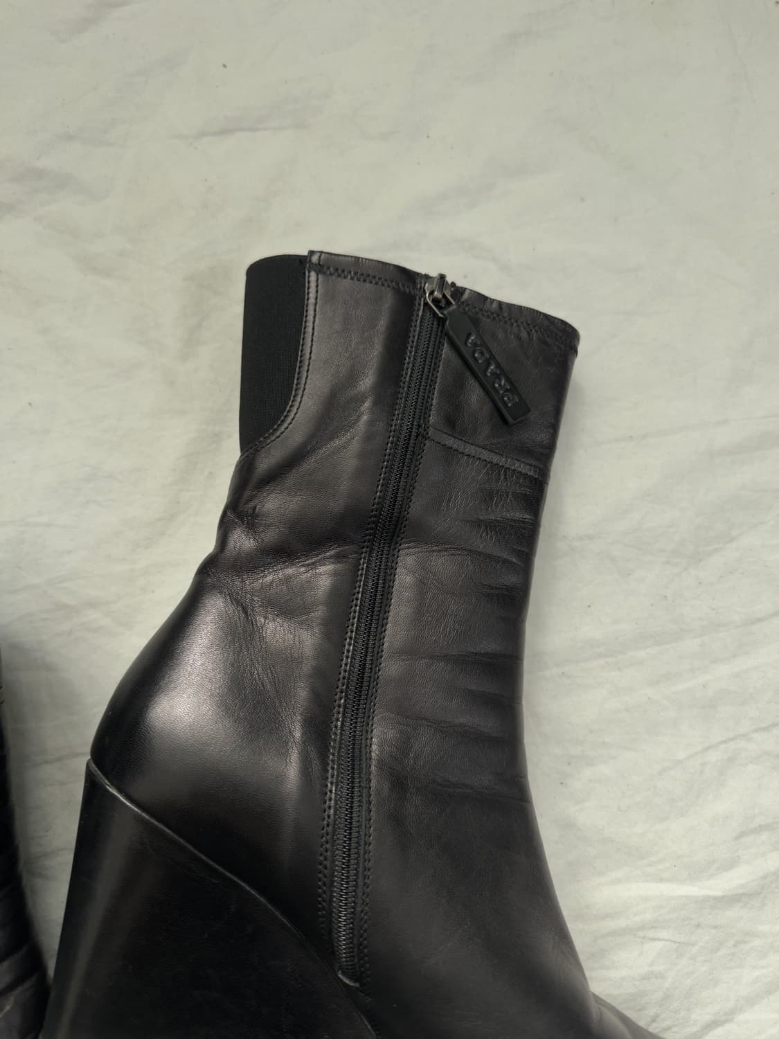 프라다스포츠 사이드지퍼 웨지힐 앵클부츠 상품이미지4