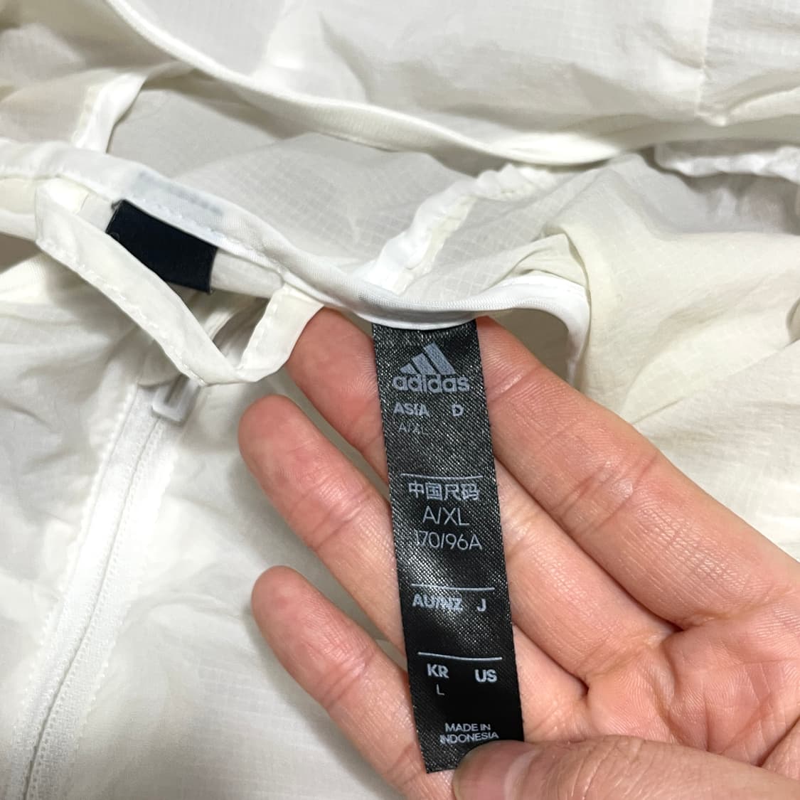 아디다스 삼각로고 화이트 경량 바람막이 점퍼 남성L 상품이미지4