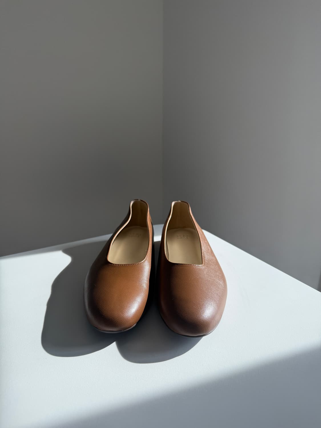 여자 갈색 내추럴 가죽 플랫슈즈 245 상품이미지3