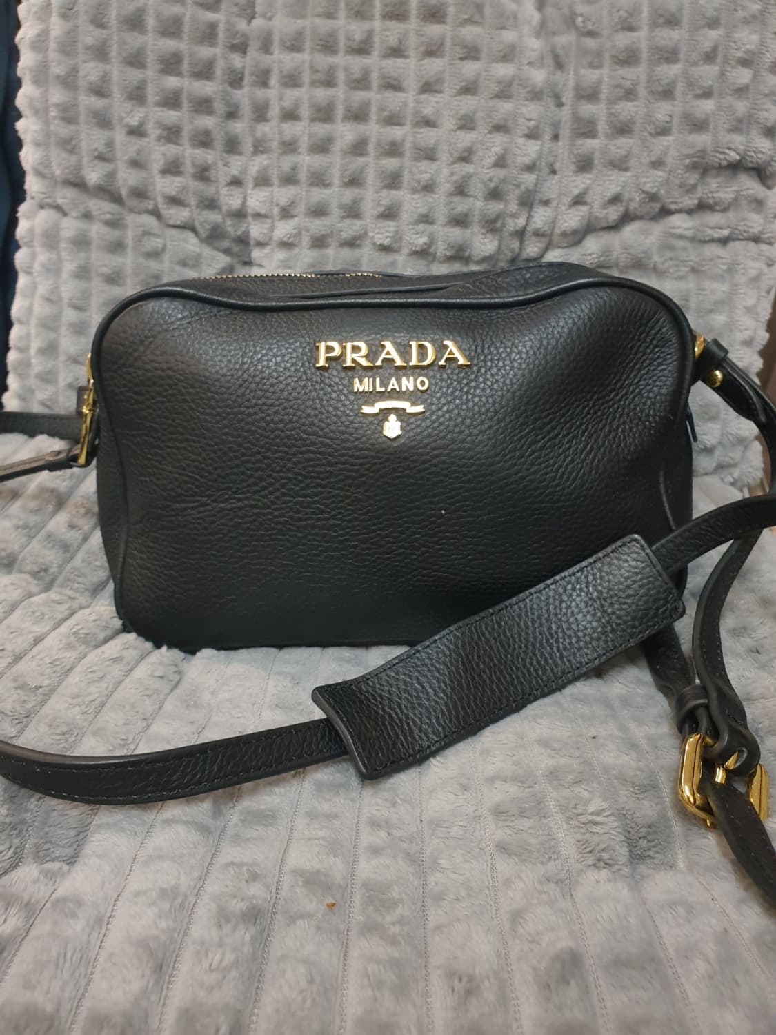 프라다 카메라백 팔아요 상품이미지1