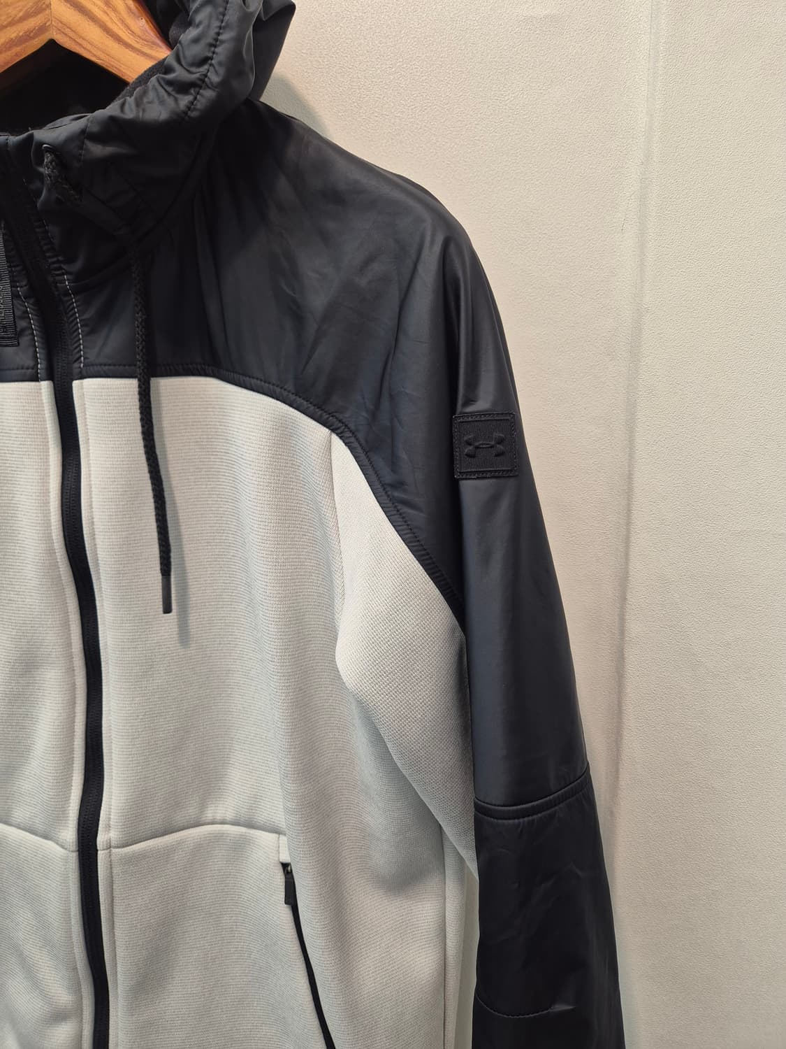 언더아머 스웨킷 후드집업 블랙/화이트 색상 
사이즈  실측  가슴단면 5 상품이미지2