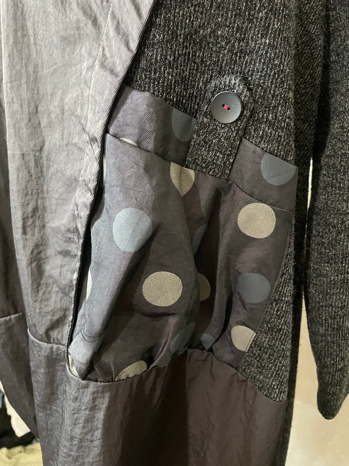 비대칭 아방핏 믹스 소재 도트 포인트 원피스 블랙 상품이미지2