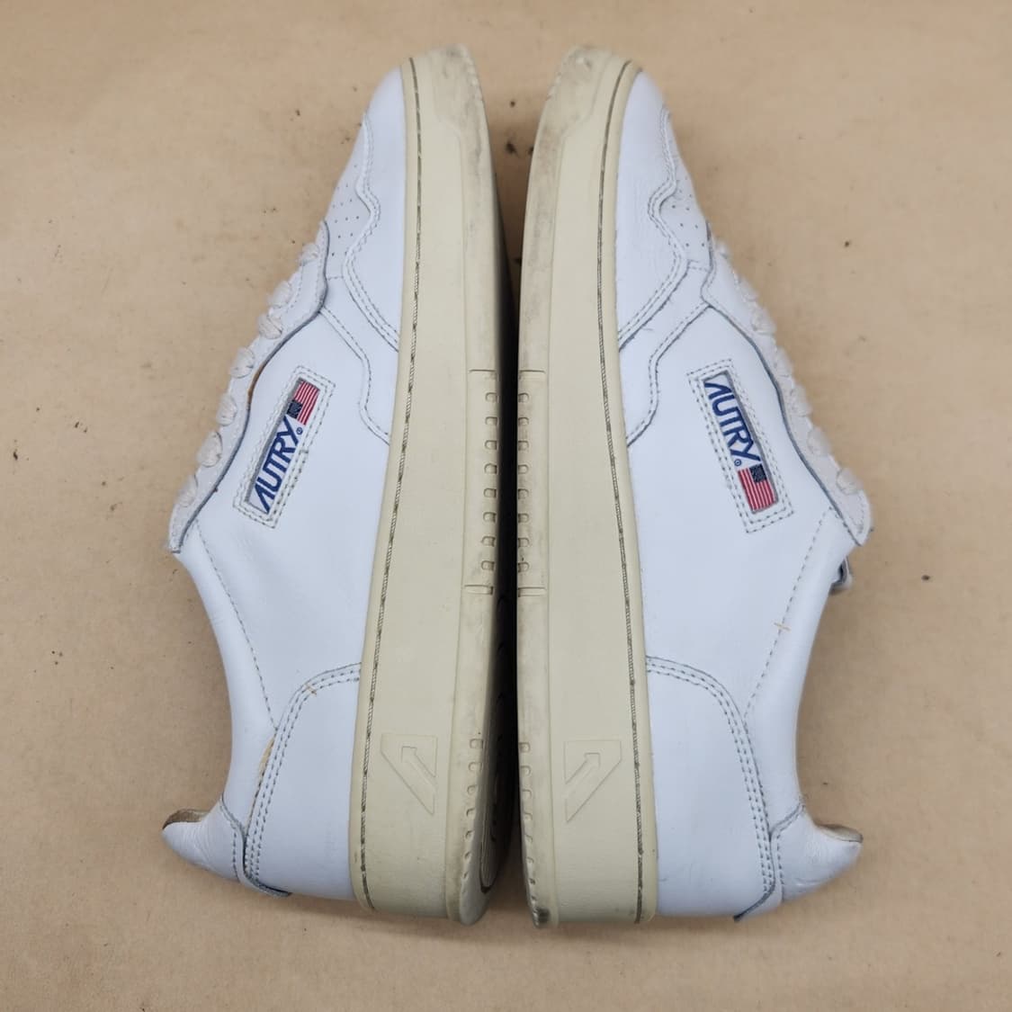 오트리 메달리스트 로우 스니커즈42 270 상품이미지5