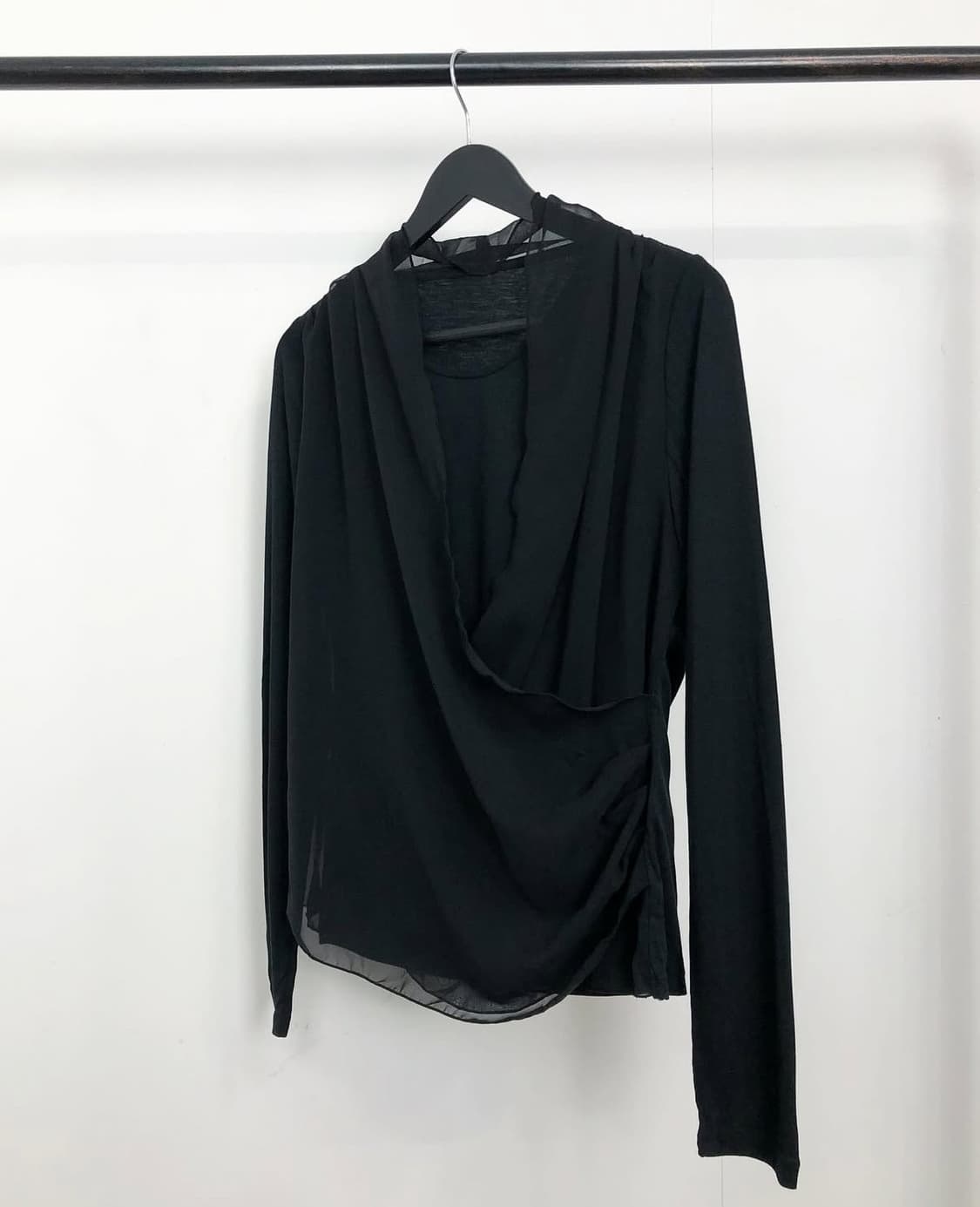 black layered detail top 상품이미지1