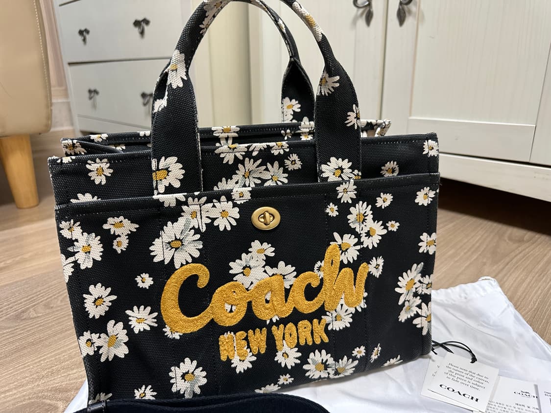 코치 데이지 카고토트백 블랙 미듐 상품이미지1