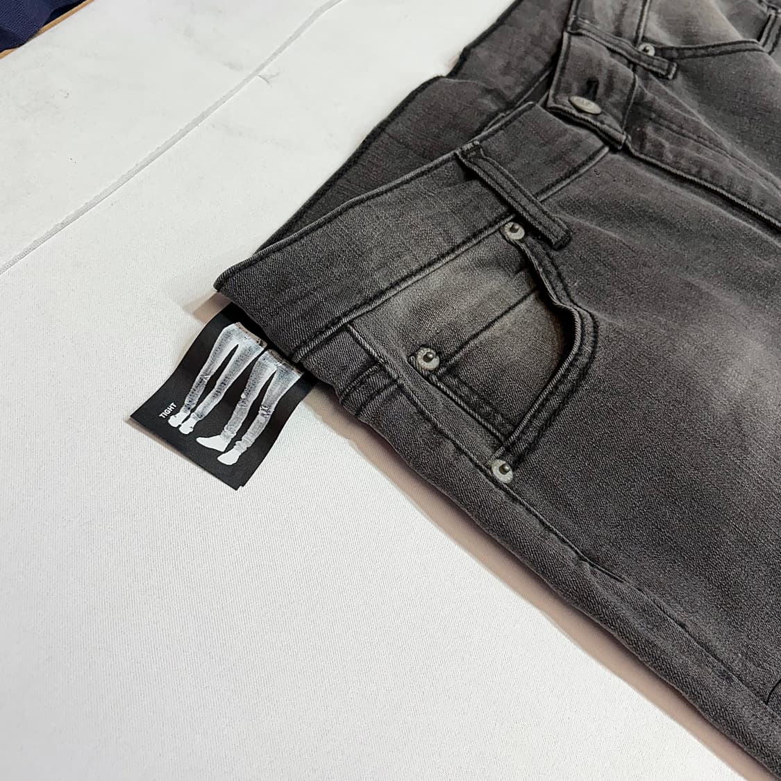 칩먼데이 데미지드 슬림 스트레이트 블랙진 (32) 상품이미지6