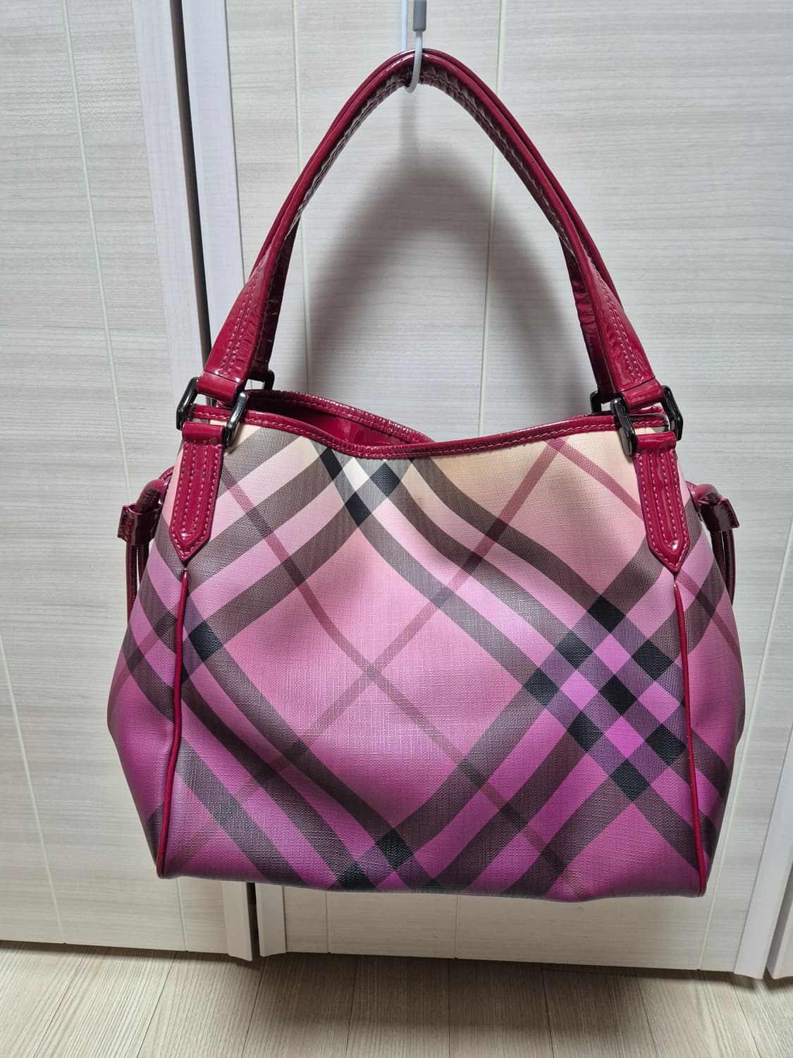 (정품) 버버리 바이올렛 PVC 노바 체크  토트백 숄더백 상품이미지1