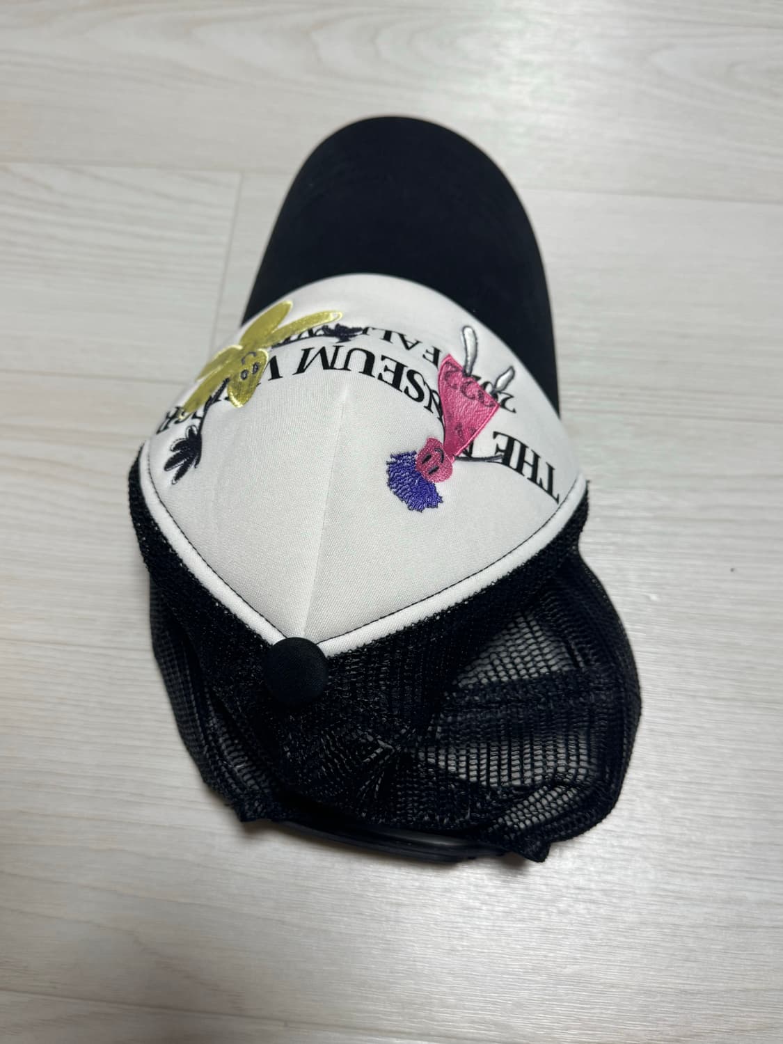 더 뮤지엄 비지터 모자 상품이미지3