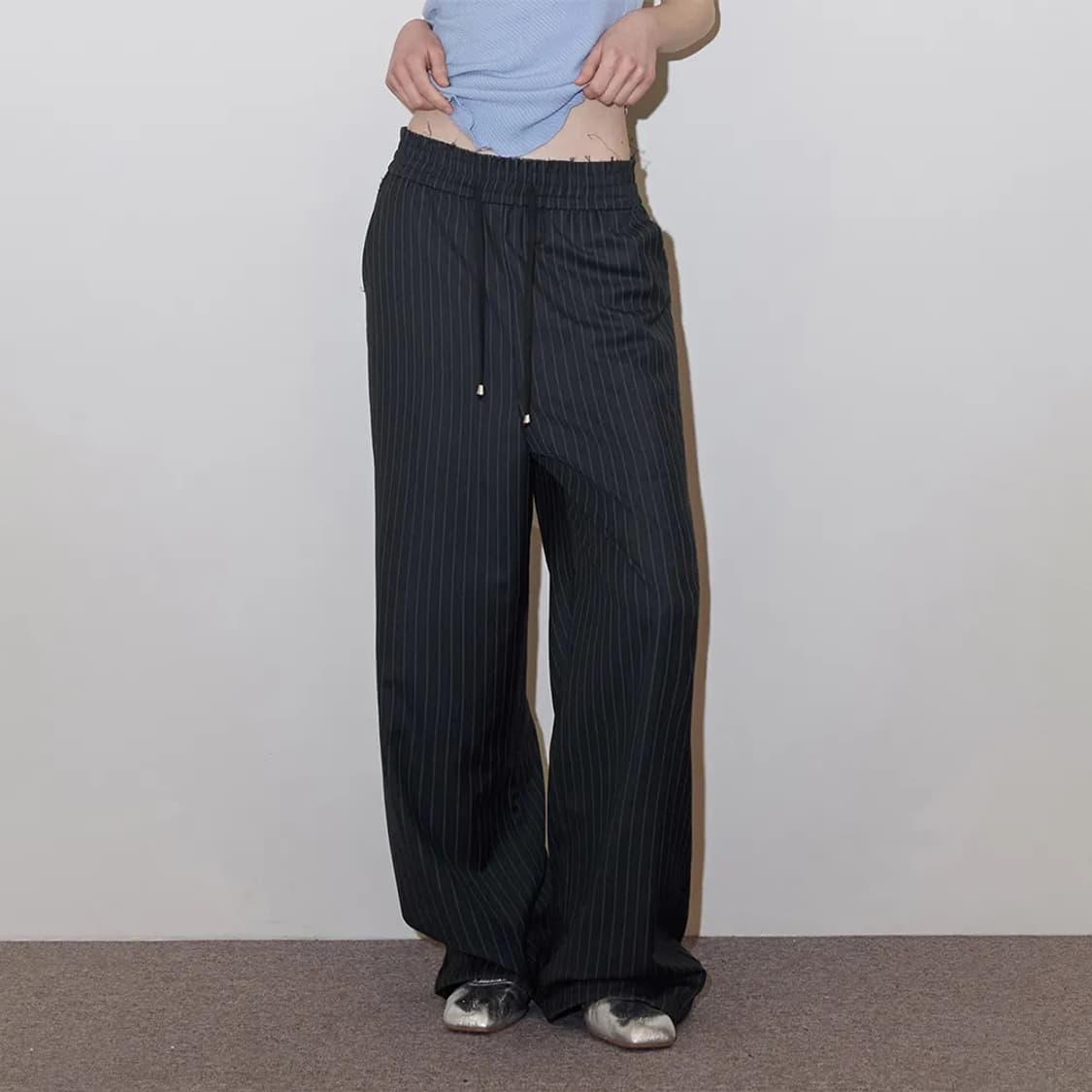폴리수엠 핀스트라이프 자카드 팬츠 블랙 2사이즈 상품이미지1