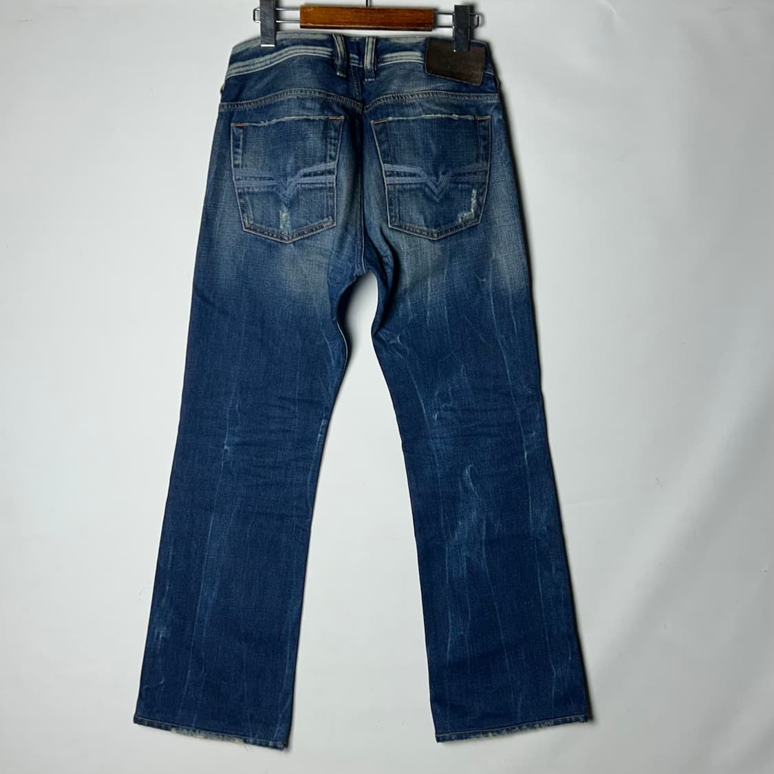 [DIESEL] 디젤 워시드 데미지 부츠컷 데님팬츠 상품이미지2