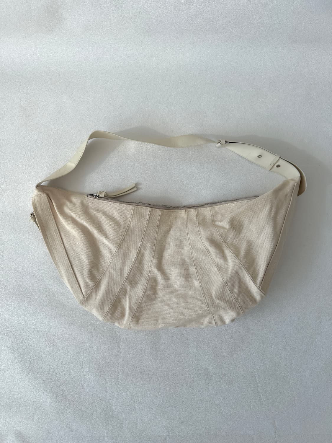 Pre owned 캔버스 크로아상백(큰 사이즈, 안감 얼룩) 상품이미지1