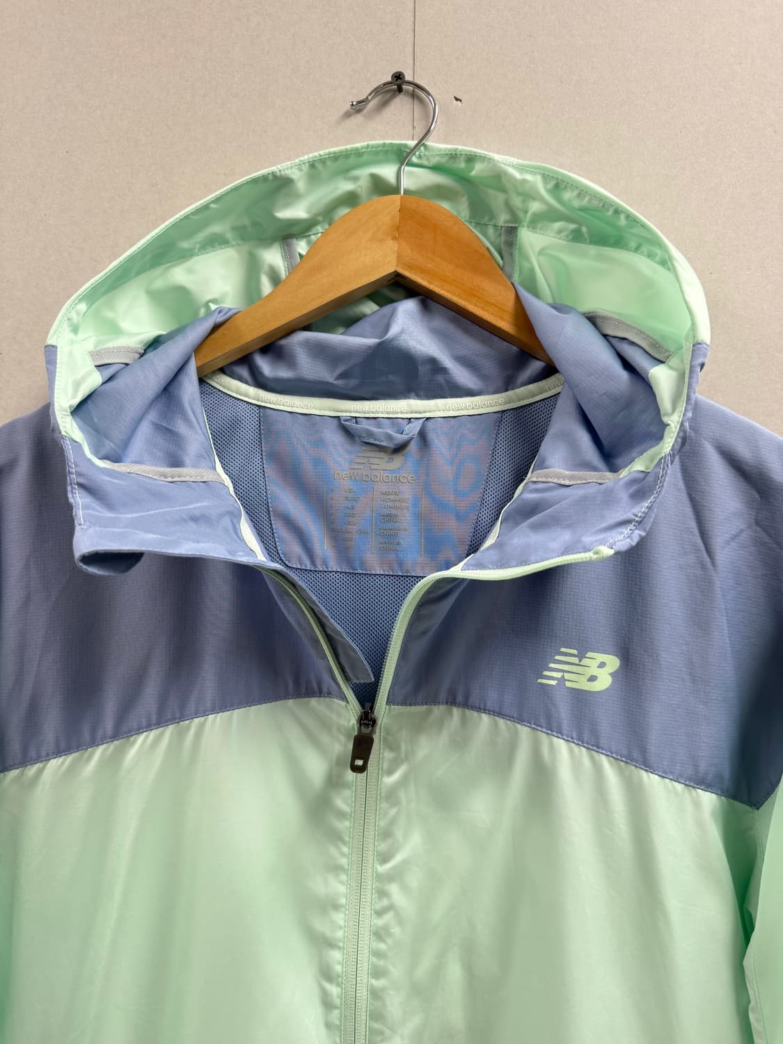 남성 95 / 뉴발란스 트레이닝 경량 바람막이  상품이미지4