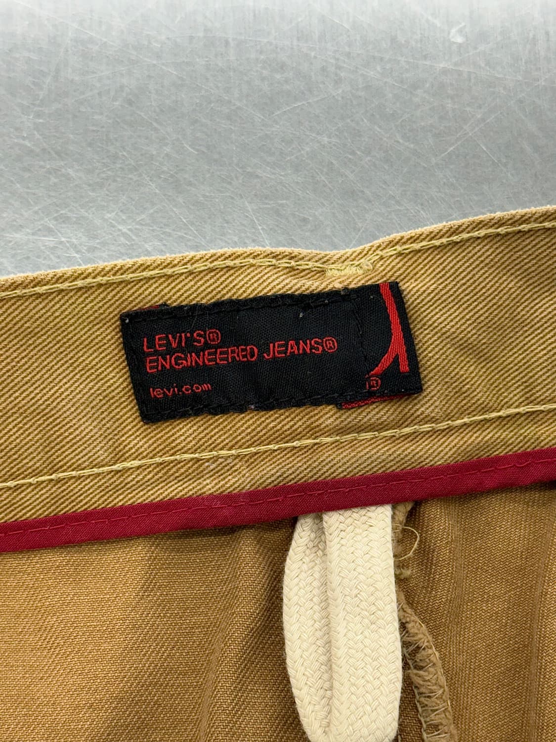 리바이스 엔지니어드 레그 트위스트 카멜 코튼 워크 팬츠 상품이미지7