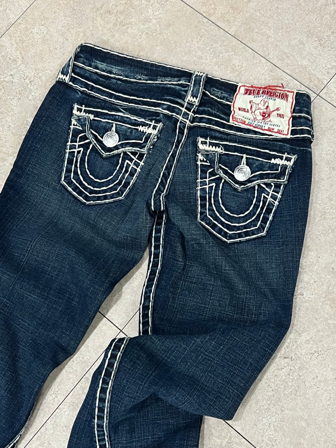 트루릴리젼 우먼스 조이슈퍼 티 화이트 스티치 부츠컷 데님 팬츠 상품이미지6